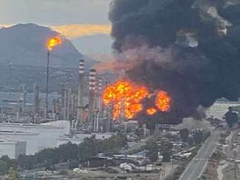 Motor Oil: Κατασβέστηκε η φωτιά στο νότιο τμήμα των διυλιστηρίων στους Αγ. Θεοδώρους