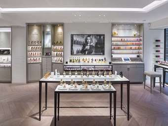 Γαλλία: Διοικητικές αλλαγές στον όμιλο της LVMH - η κόρη του Arnault, Delphine, επικεφαλής στη Dior