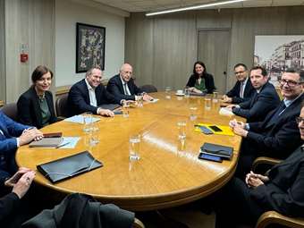 Συνάντηση Ν. Κεραμέως με εκπροσώπους του ΣΕΒ για τον κατώτατο μισθό