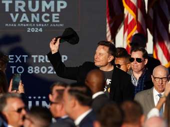 Μπάιντεν κατά Μασκ: Ξεκίνησε την καριέρα του ως "παράνομος εργαζόμενος" στις ΗΠΑ