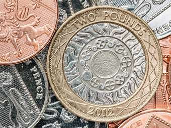 Ενισχύεται η λίρα με ώθηση από τα μάκρο