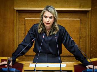 Παρέμβαση Μιλένας Αποστολάκη στη Βουλή: Ποιος είναι τελικά αρμόδιος για την golden visa;