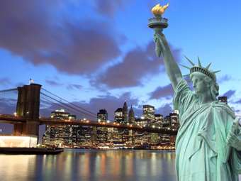 Γνωρίστε τον στωικό τραπεζίτη που διπλασιάζει τις επενδύσεις του στη Νέα Υόρκη