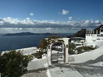 Σαντορίνη: "Αποκλείεται να ξυπνήσει το ηφαίστειο" υποστηρίζει ο Λέκκας - Παραμένουν κλειστά τα σχολεία