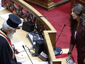 ΣΥΡΙΖΑ: Ορκίστηκε βουλευτής η Πόπη Τσαπανίδου