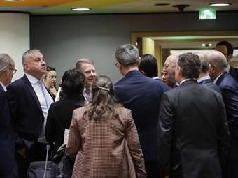 ΕΕ: Οι υπουργοί Ενέργειας συζητούν ξανά - υπό πίεση - για το πλαφόν στη χονδρική τιμή του φυσικού αερίου