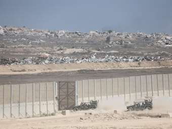 Το Ισραήλ επιτρέπει σε ομάδες του Ερυθρού Σταυρού και της Αιγύπτου να εισέλθουν στη Γάζα