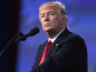 Capital Economics: Ο Τραμπ εξακολουθεί να είναι 100% αναξιόπιστος – U-turn με τους δασμούς ή απλά μία μπλόφα;