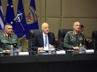 Συνάντηση Ν. Δένδια με τον υπ. Βιομηχανίας των ΗΑΕ - Στο επίκεντρο η ενίσχυση των αμυντικών οικοσυστημάτων