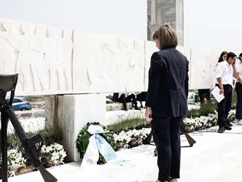 Κ. Σακελλαροπούλου: "Η σφαγή του Διστόμου πληγώνει βαθιά τη συλλογική μας μνήμη"