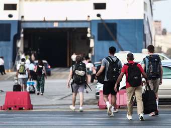 Εκπτώσεις σε ακτοπλοϊκά και αεροπορικά για τη μετάβαση αναπληρωτών εκπαιδευτικών - Οι δικαιούχοι και η διαδικασία