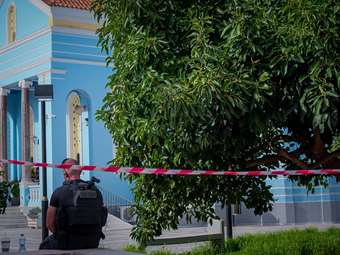 Βορίζια: "Είχε ανέβει στο σπίτι που μπήκε ο εκρηκτικός μηχανισμός και πυροβολούσε" - Μαρτυρίες για το μακελειό