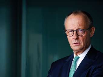 Μερτς και Τουσκ εμβαθύνουν την αμυντική συνεργασία