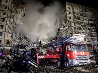 Ουκρανία: Τουλάχιστον 20 νεκροί από το ρωσικό πυραυλικό χτύπημα σε πολυκατοικία στο Ντνίπρο