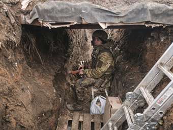 Ουκρανία: Βομβαρδισμοί γύρω από τους έρημους δρόμους του Μπαχμούτ παρά την "εκεχειρία των Χριστουγέννων"