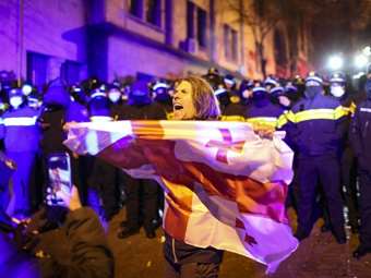 Γεωργία: Σύλληψη δύο ηγετών της αντιπολίτευσης στη διάρκεια διαδήλωσης - Καταδίκη από ΕΕ