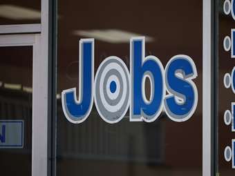 ΗΠΑ: Βουτιά στις ανοιχτές θέσεις εργασίας τον Μάρτιο
