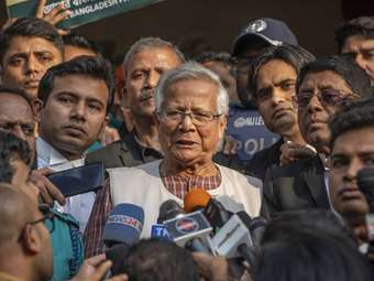 Μπανγκλαντές: Ο νομπελίστας οικονομολόγος Μουχάμαντ Γιουνούς ορκίστηκε επικεφαλής μεταβατικής κυβέρνησης