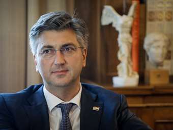 Κροατία: Παραγγέλνει στη Γαλλία 18 πυροβόλα CAESAr και εκσυγχρονίσει τα Rafale της