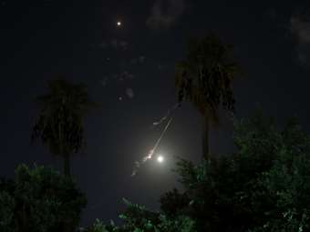 Επίθεση Ιράν στο Ισραήλ με σχεδόν 200 πυραύλους - Η αεράμυνα λειτούργησε, λέει το Τελ Αβίβ και προειδοποιεί με αντίποινα