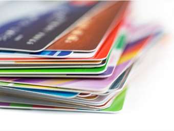 Η κάρτα είχε την δική της ιστορία: Πώς "κυρίευσε" τις συναλλαγές μέσα σε 26 χρόνια το πλαστικό και ψηφιακό χρήμα