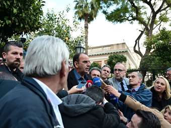 Αγρότες μετά τη συνάντηση με τον πρωθυπουργό: Δεν έχουν ικανοποιηθεί όλα τα αιτήματά μας - Οι αποφάσεις στα μπλόκα