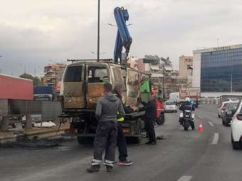 Φωτιά σε αυτοκίνητο προκάλεσε το πρωινό χάος στον Κηφισό (αποκλειστικές εικόνες)