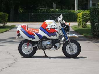 Υπέροχος "Μπόμπος" της Honda πουλήθηκε πάνω από 15.000 ευρώ