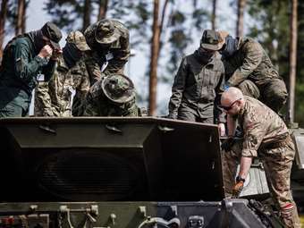 Ουκρανία: Καμουφλαρισμένα Leopard 1A5 ετοιμάζονται για χειμερινές μάχες