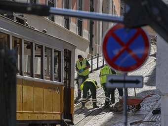 Πορτογαλία: Προβλήματα στο καλώδιο προκάλεσαν το θανατηφόρο δυστύχημα με το τελεφερίκ στη Λισαβόνα