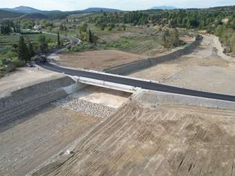 Νέα γέφυρα στην Ευβοια βελτιώνει ένα ταλαιπωρημένο οδικό δίκτυο