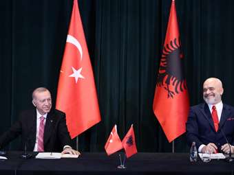 Για τα τουρκικά ΜΜΕ ο Έντι Ράμα "υποστηρίζει Ερντογάν", αλλά ο Economist "προσπάθησε να επηρεάσει" τις εκλογές