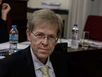 Πυρά πρώην υφ. Δικαιοσύνης και ανώτατου δικαστή κατά της κυβερνητικής διάταξης για τη συνεπιμέλεια: "Κακότεχνη και μη αναγκαία"