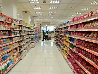 Σούπερ Μάρκετ: Οι μεταχρονολογημένες επιταγές και ο κίνδυνος να μειωθούν οι κωδικοί στο ράφι