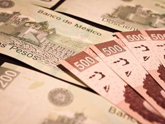 Μεξικό: Σε χαμηλό ενός μήνα μετοχές και πέσο, υπό το βάρος των δασμών του Τραμπ