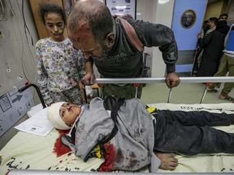 Γάζα: Ένας 10χρονος νεφροπαθής φοβάται ότι δεν θα ξαναδεί ποτέ τους δικούς του