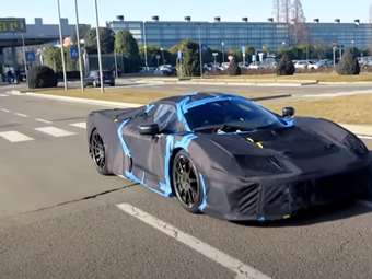 Κάτω από το καμουφλάζ είναι η διάδοχος της LaFerrari (video)