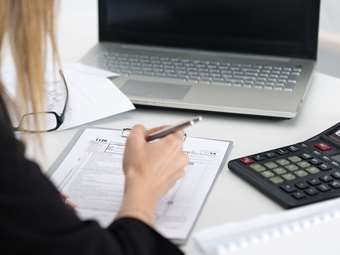 Ποιους φόρους πρέπει να πληρώσουμε έως το τέλος του έτους