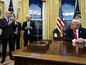 Ο Τραμπ "νομιμοποίησε" τις δωροδοκίες από αμερικανικές εταιρείες στο εξωτερικό