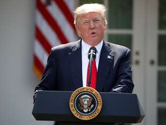 Τραμπ: Eνισχύει το προσωπικό του Λευκού Οίκου με Τσανγκ ως διευθυντή επικοινωνίας και την 27χρονη Λέβιτ εκπρόσωπο Τύπου