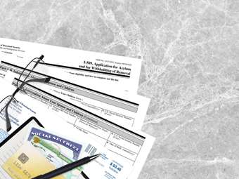 Οι ΗΠΑ σχεδιάζουν την επιβολή ελέγχων στα social media των τελευταίων 5 ετών για ταξιδιώτες χωρίς βίζα