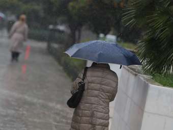 Καιρός: Τσουχτερό κρύο, παγετός και βροχές αλλά ανεβαίνει σταδιακά η θερμοκρασία