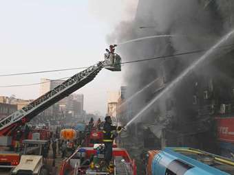 Πυρκαγιά σε εμπορικό κέντρο στο Πακιστάν: 11 νεκροί - Περισσότεροι από 60 αγνοούμενοι