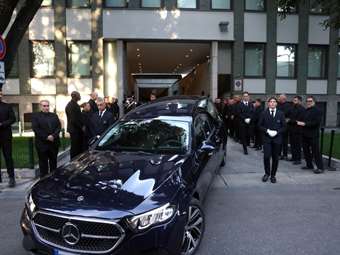 Ιταλία: Στην κωμόπολη Ριβάλτα τελείται η κηδεία του Τζόρτζιο Αρμάνι