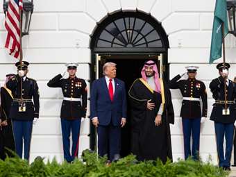 Ο Τραμπ αναγορεύει τη Σαουδική Αραβία "μείζονα σύμμαχο" εκτός NATO