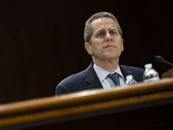 Μάικλ Μπαρ (Fed): Οι δασμοί ενέχουν κίνδυνο υψηλότερου πληθωρισμού και ανεργίας