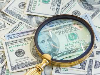 Πριν από το Νταβός, η Oxfam στηλιτεύει την αύξηση του πλούτου των δισεκατομμυριούχων και καλεί να φορολογηθούν περισσότερο