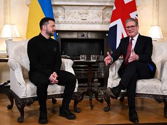 Μήνυμα στήριξης Στάρμερ σε Ουκρανία και Ζελένσκι, μετά τη σύγκρουση με τον Τραμπ στον Λευκό Οίκο