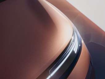 Ο νέος παίκτης του Ολυμπιακού παρουσιάστηκε μαζί με το αυτοκίνητό του