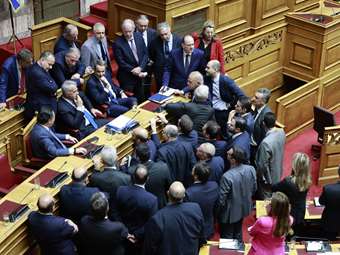 Απορρίφθηκε με 159 ψήφους κατά και 141 υπέρ η πρόταση δυσπιστίας κατά της κυβέρνησης